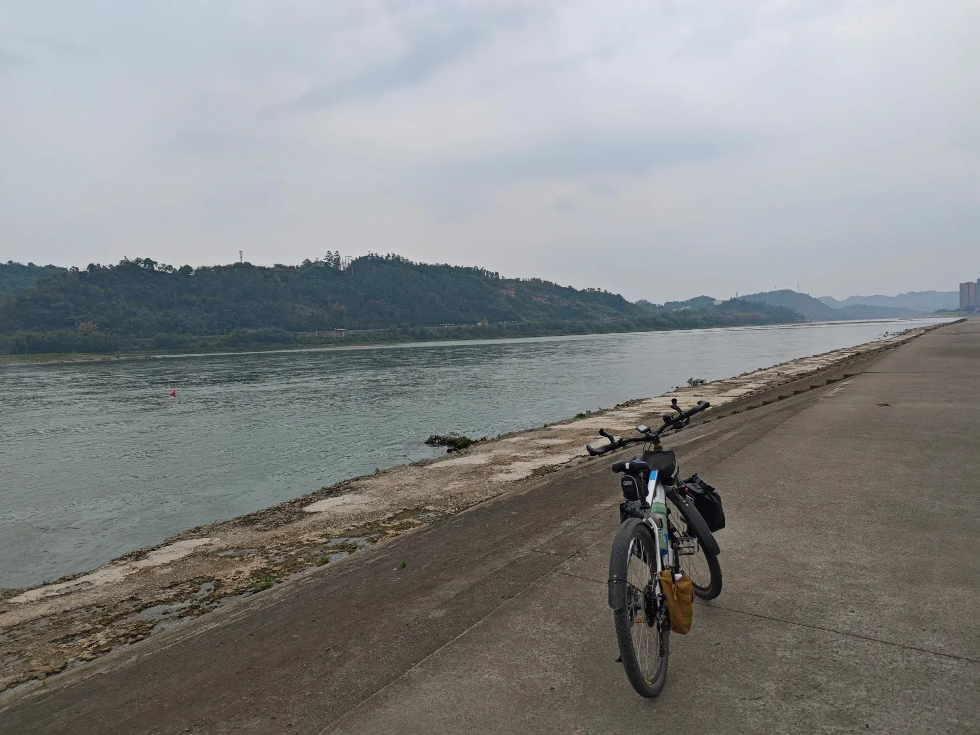 河堤